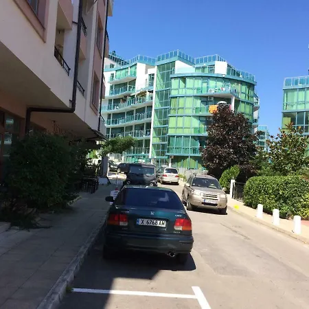 Ul Rakovina, Entrance G, 7 Floor, 702 * פרימורסקו