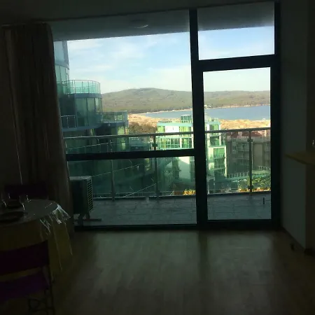 Ul Rakovina, Entrance G, 7 Floor, 702 דירה פרימורסקו